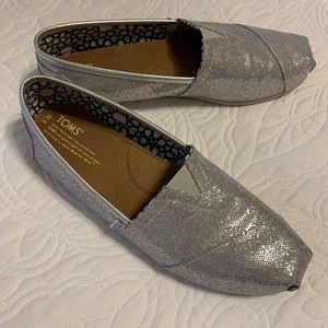 Like new silver glitter Toms.